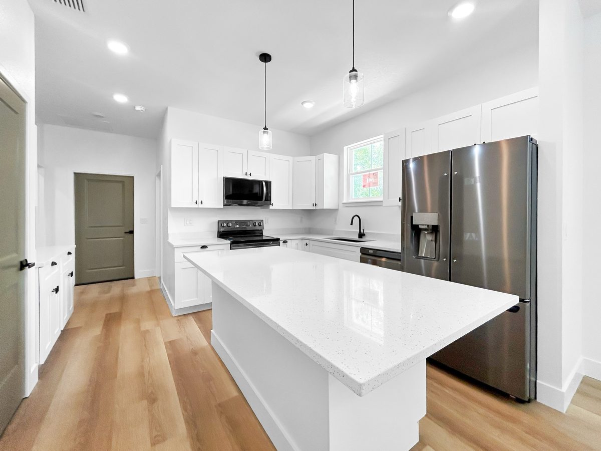 1010 Hickory Avenue kitchen - actual listing photo